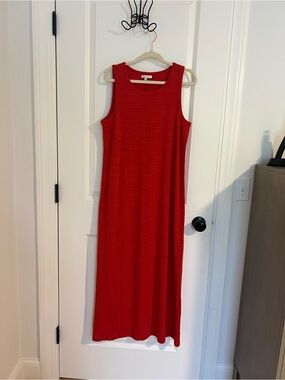 Classic Red Sleeveless Maxi Dress
